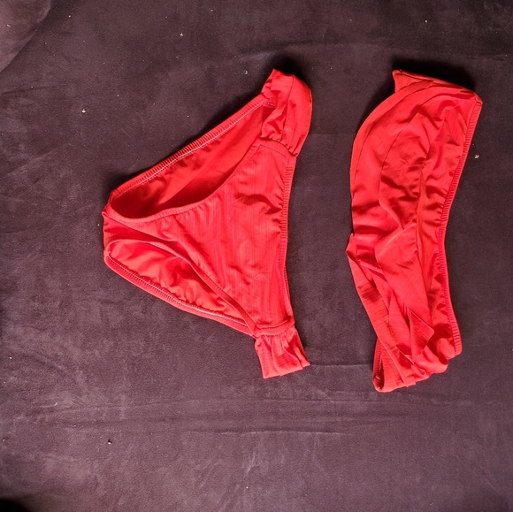 Bikini - Picture 2 of 2